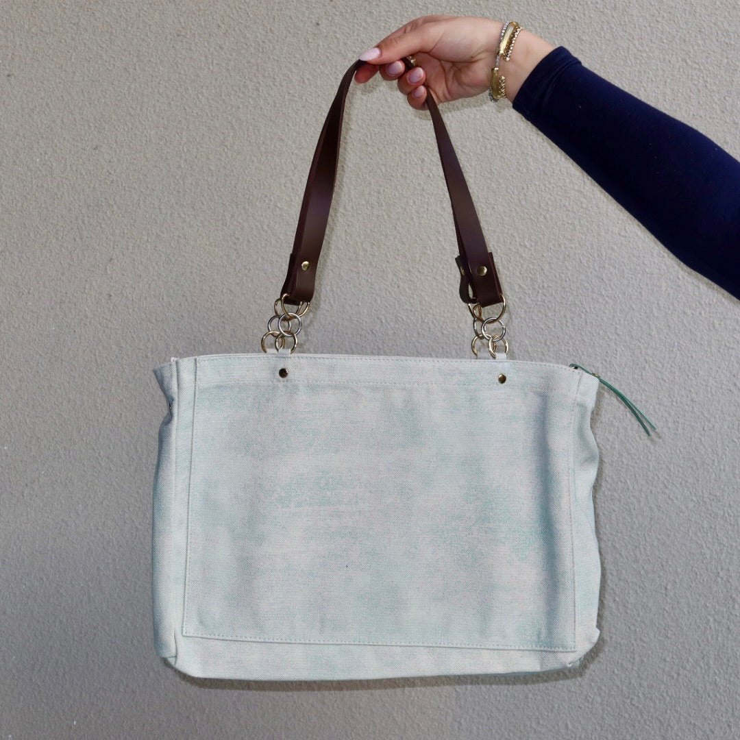 Bolsa Katrin Aqua com Alças de Corrente e Couro Marrom