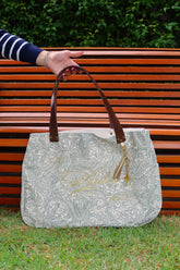 Bolsa Wallow Arabesque Verde com Alça de Couro Marrom Vinil