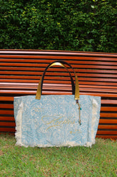 Bolsa Wallow Arabesque Turquesa com Alça de Couro Dourado com Zíper