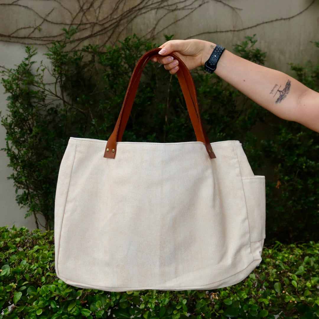 Bolsa Wallow Bege com Alça de Couro Marrom