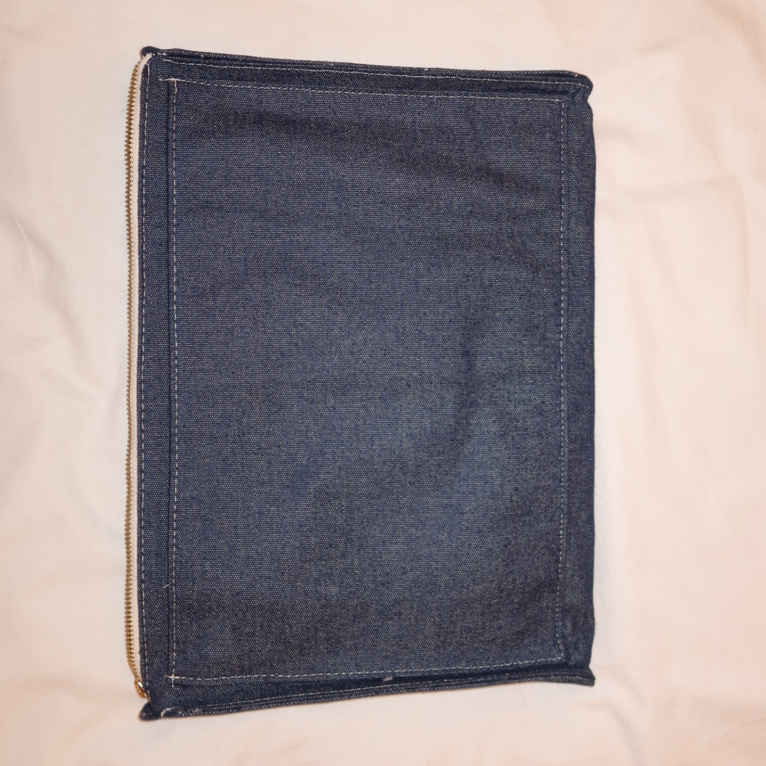 Bolsa Katrin Jeans Escuro PET com Alças de Corrente e Couro Preto