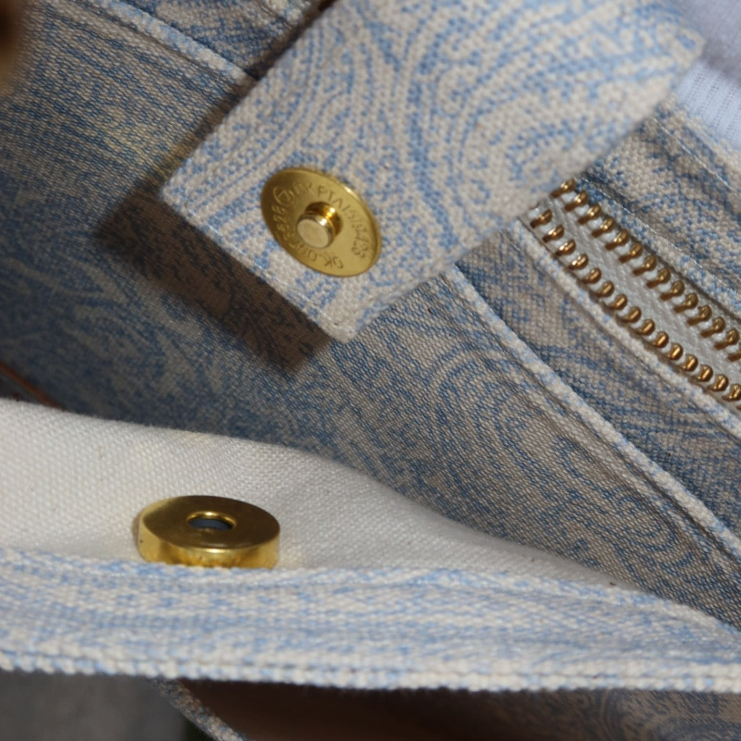 Bolsa Katrin Arabesque Azul com Alças de Corrente e Couro Marinho