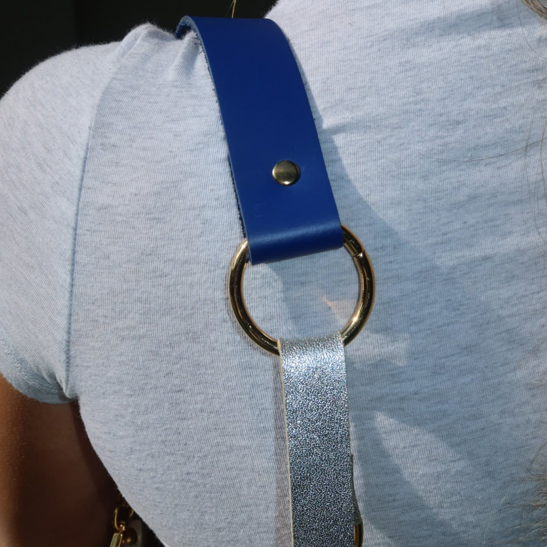 Bolsa Katrin Jeans Escuro com Alças de Corrente e Couro Azul e Prata