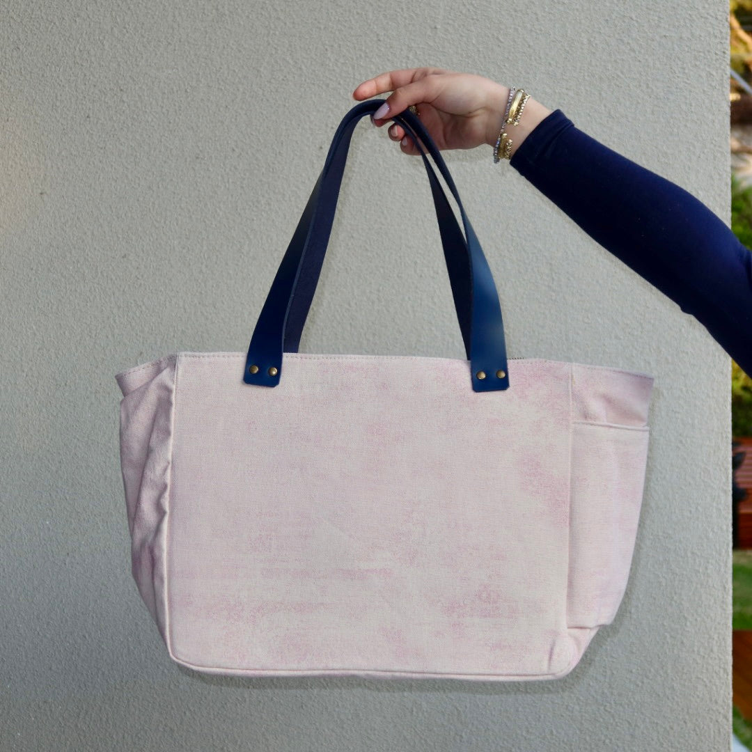 Bolsa Nuna Lilac com Alças de Couro Marinho