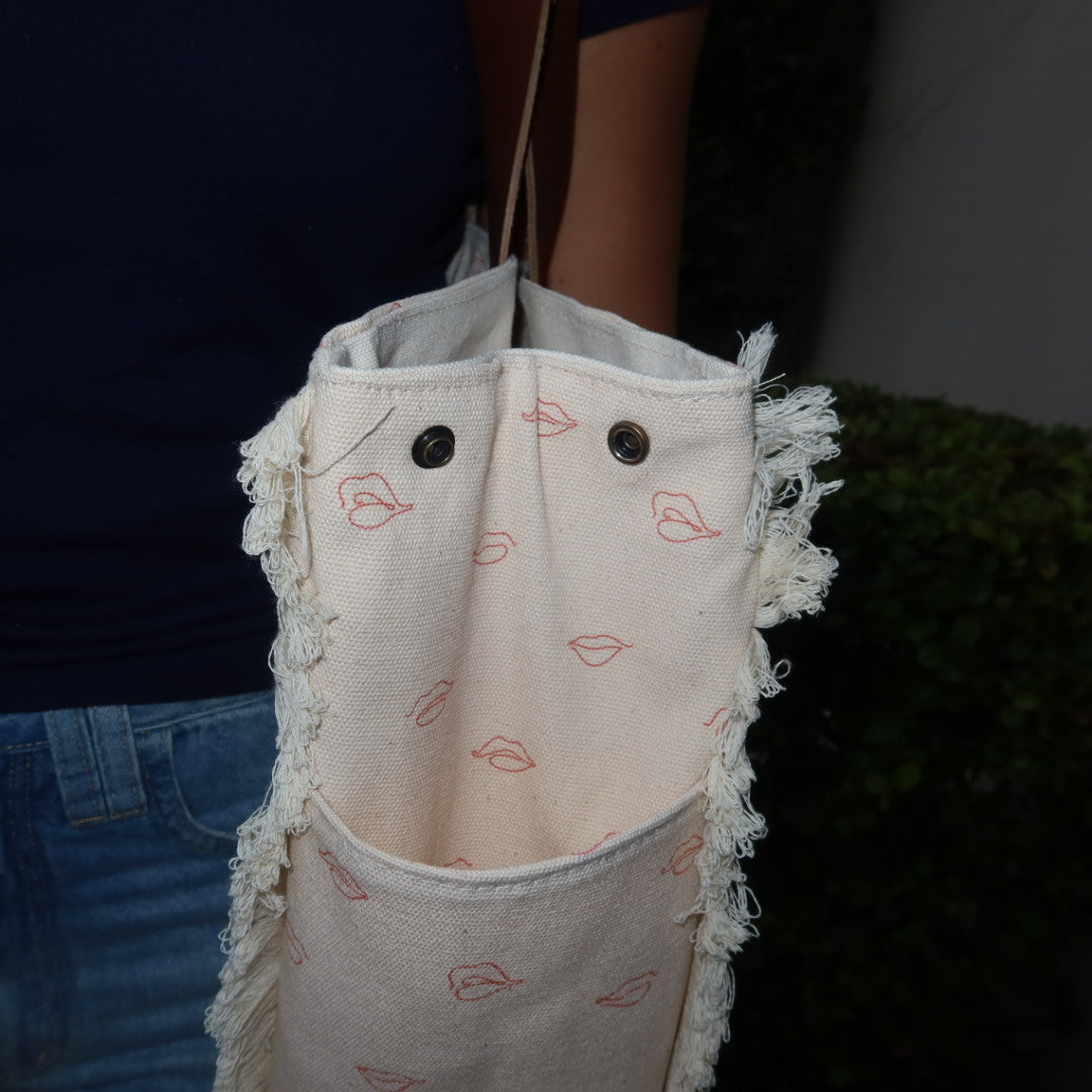Bolsa Wallow Beijinho Rosa com Alça de Couro Marrom