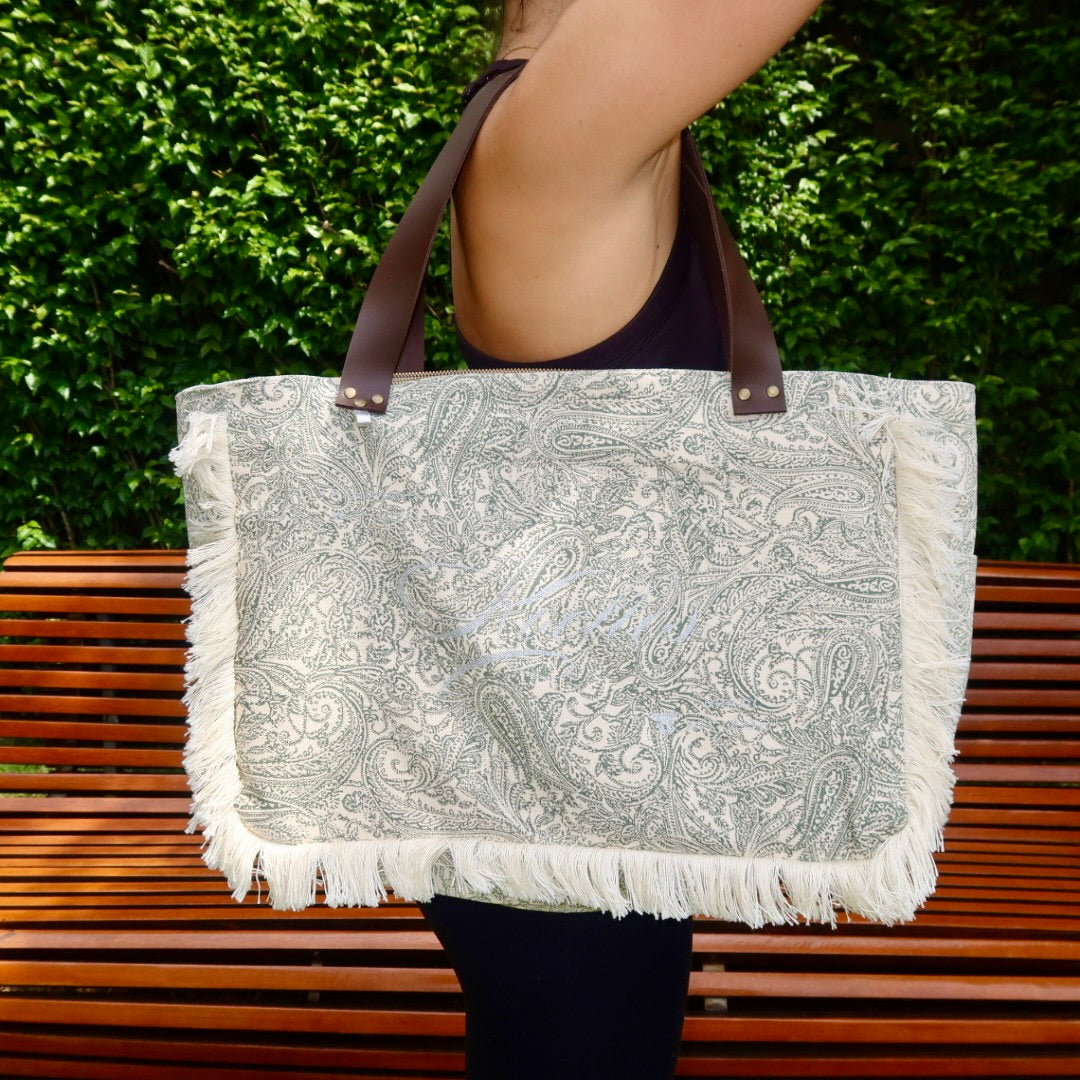 Bolsa Wallow Arabesque Verde com Alça de Couro Marrom Escuro com Zíper