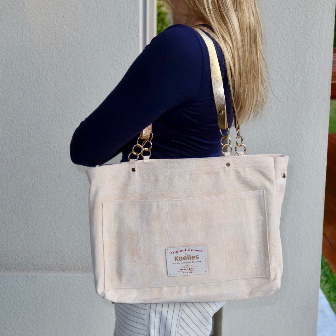 Bolsa Katrin Bege com Alças de Corrente e Couro Dourada