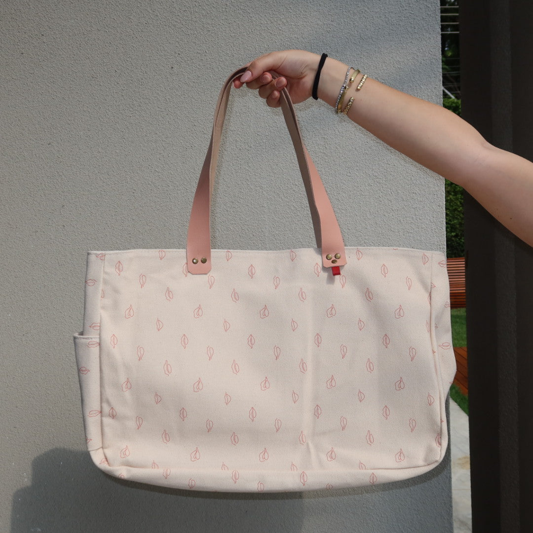 Bolsa Wallow Beijinho Rosa com Alça de Couro Rosa Claro