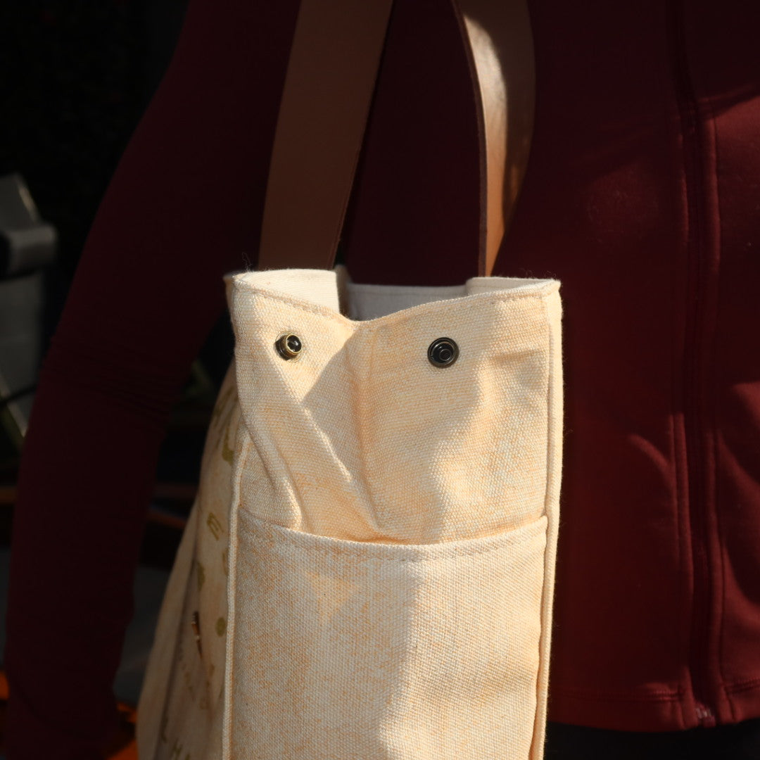 Bolsa Wallow Laranja com Alça de Couro Marrom
