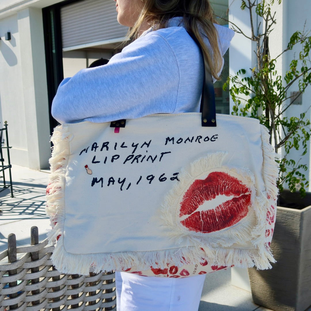 Bolsa Wallow Marilyn com Alça de Couro Preto Vinil