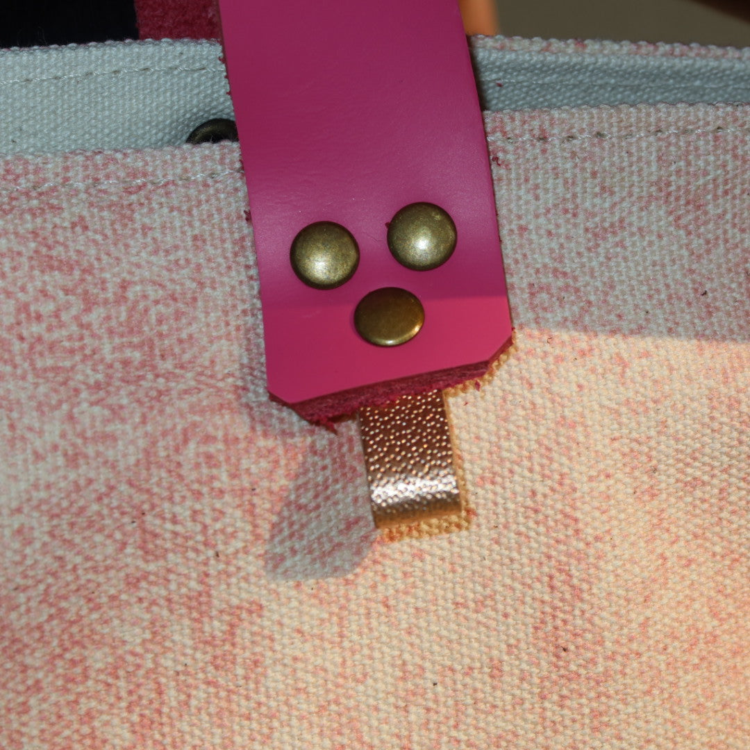 Bolsa Wallow Lilac com Alça de Couro Rosa Choque com Zíper