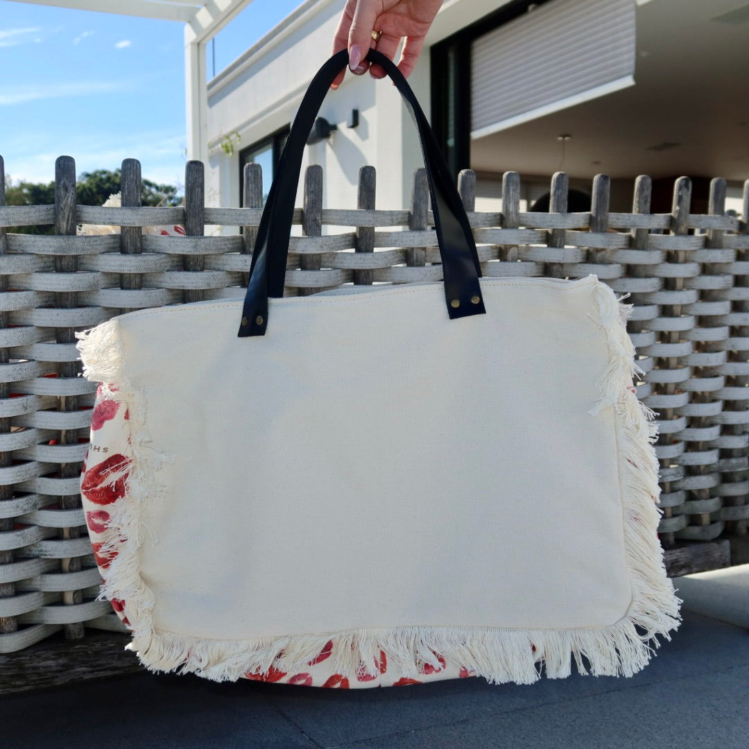 Bolsa Wallow Marilyn com Alça de Couro Preto Vinil