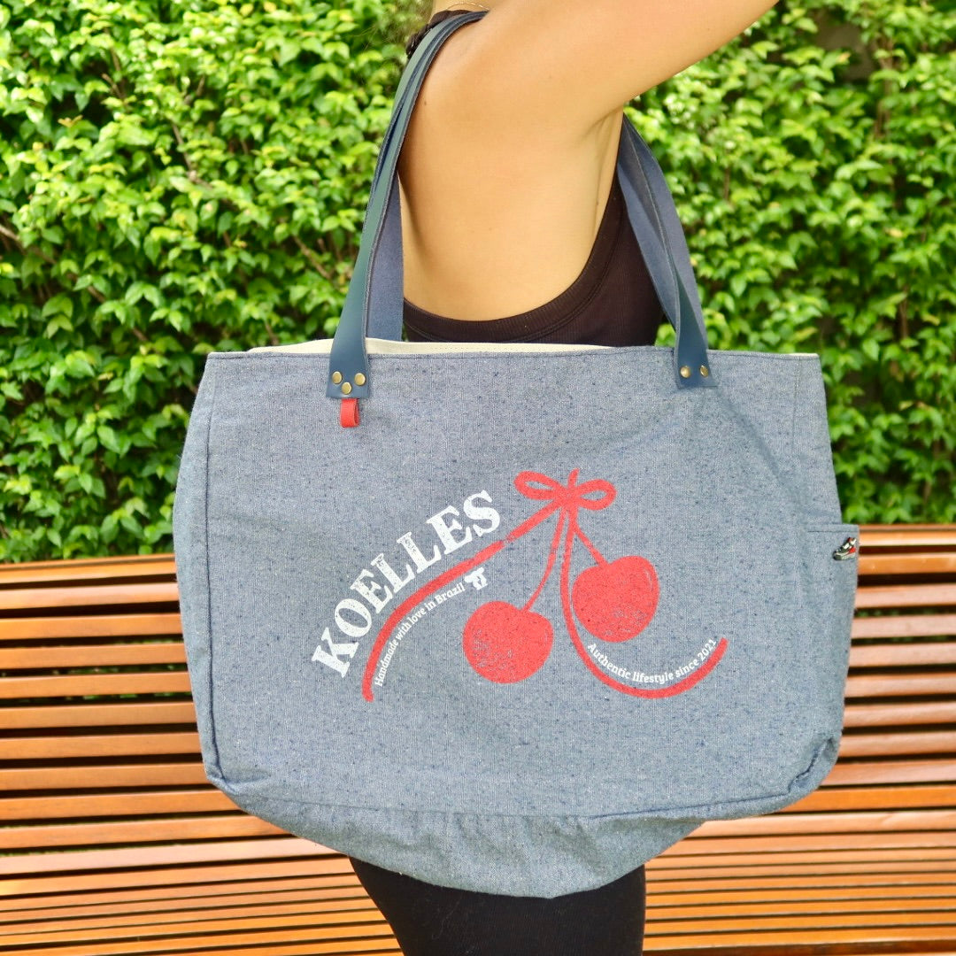 Bolsa Wallow Jeans Claro com Alça de Couro Marinho