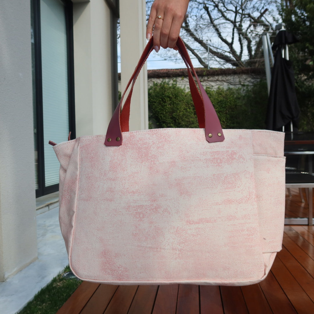 Bolsa Nuna Rosa com Alças de Couro Rosa Escuro