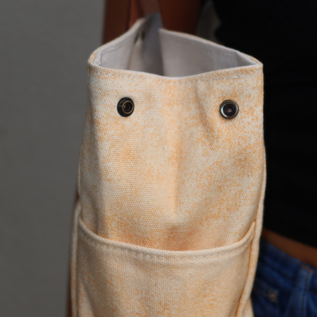 Bolsa Wallow Laranja com Alça de Couro Marrom
