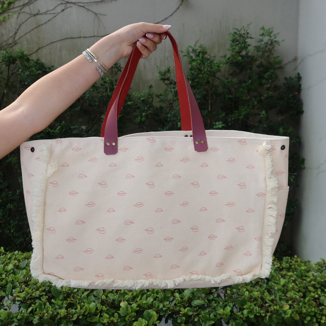 Bolsa Wallow Beijinho Cru com Alça de Couro Vinho