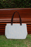 Bolsa Nuna Azul com Alças de Couro Marrom Escuro