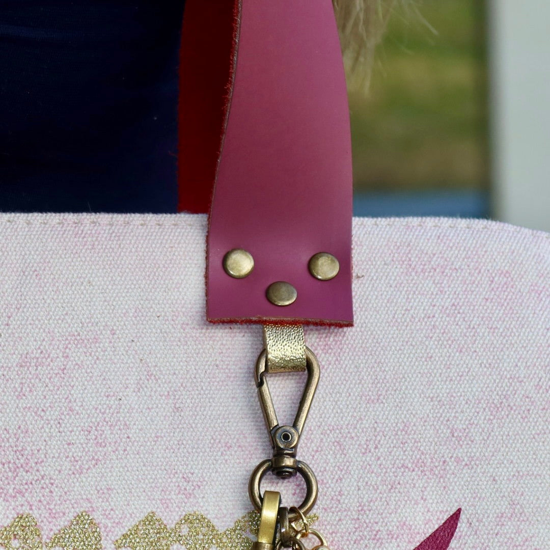 Bolsa Nuna Lilac com Alças de Couro Rosa Escuro