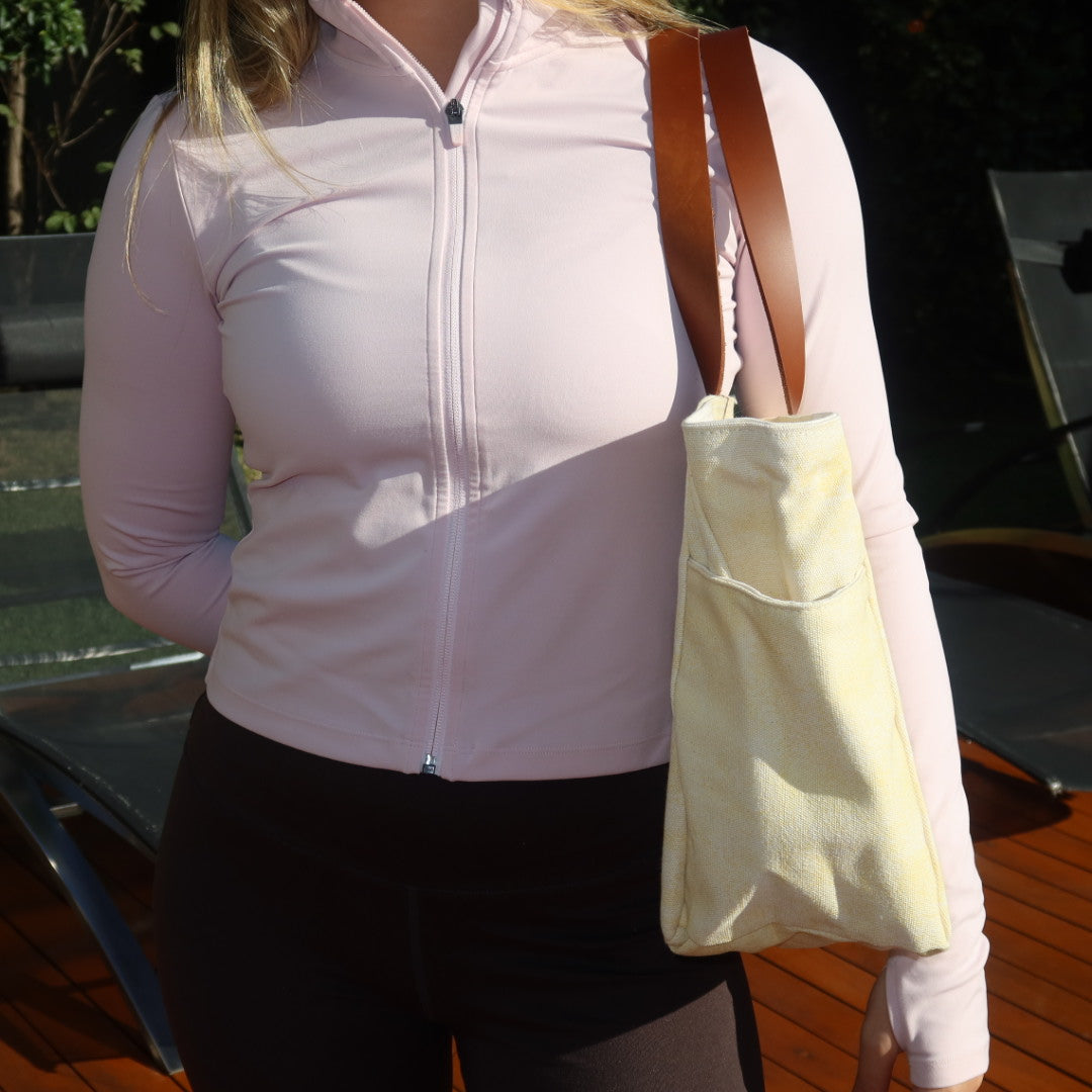 Bolsa Nuna Amarelo com Alças de Couro Marrom