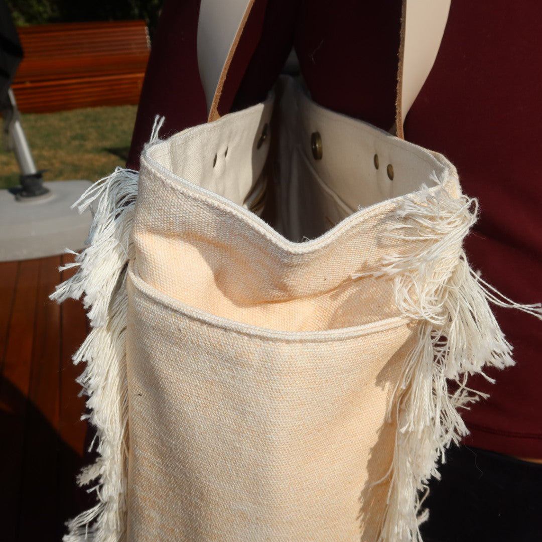 Bolsa Nuna Laranja com Alças de Couro Off White