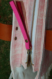 Bolsa Nuna Rosa com Alças de Couro Marrom com Zíper
