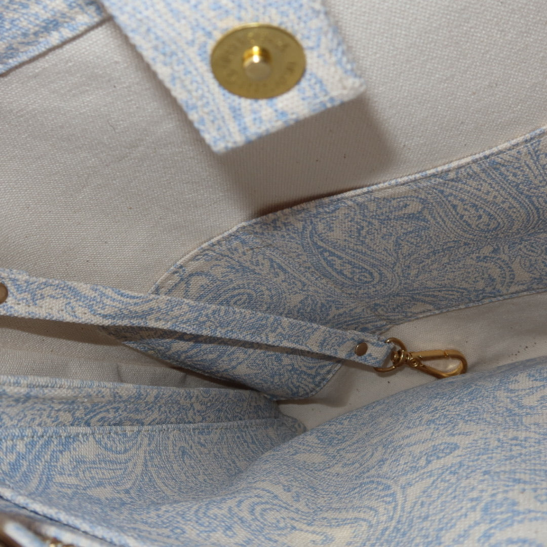 Bolsa Katrin Arabesque Azul com Alças de Corrente e Couro Marinho e Branco