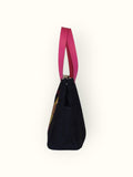 Bolsa Wallow Preta com Alça de Couro Rosa