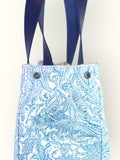 Bolsa Wallow Arabesque Turquesa com Alça de Couro Marinho