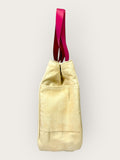 Bolsa Wallow Bege com Alça de Couro Rosa Choque