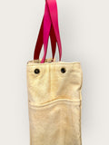 Bolsa Wallow Bege com Alça de Couro Rosa Choque