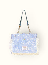 Bolsa Katrin Arabesque Azul com Alças de Corrente e Couro Azul Claro