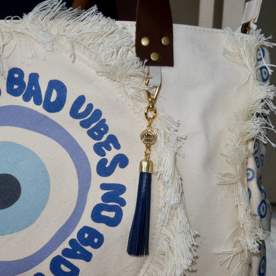 Bolsa Wallow Good Vibes Azul com Alça de Couro Marrom Escuro com Zíper