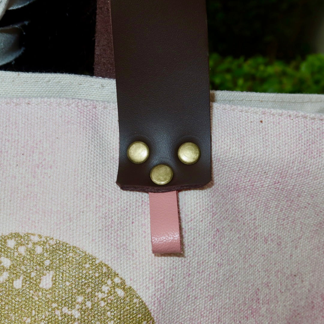 Bolsa Wallow Lilac com Alça de Couro Marrom Escuro