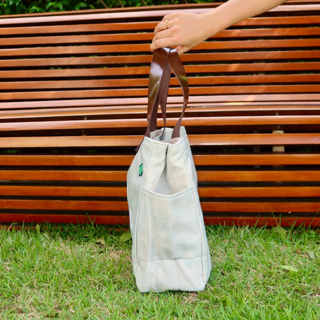 Bolsa Wallow Aqua com Alça de Couro Marrom Vinil