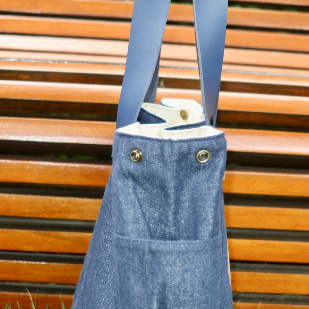 Bolsa Wallow Jeans Escuro com Alça de Couro Marinho