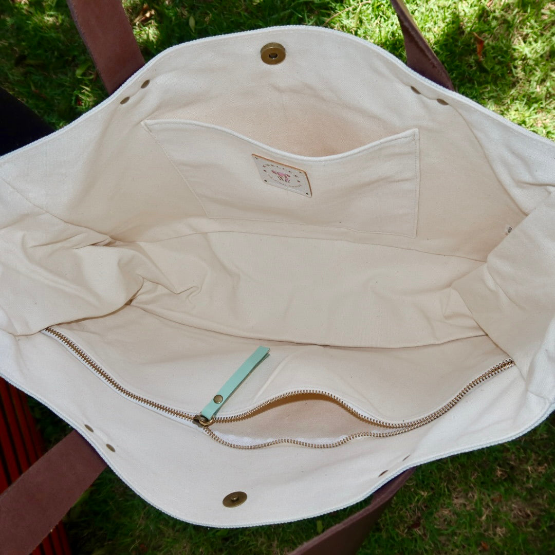 Bolsa Wallow Azul com Alça de Couro Marrom Escuro