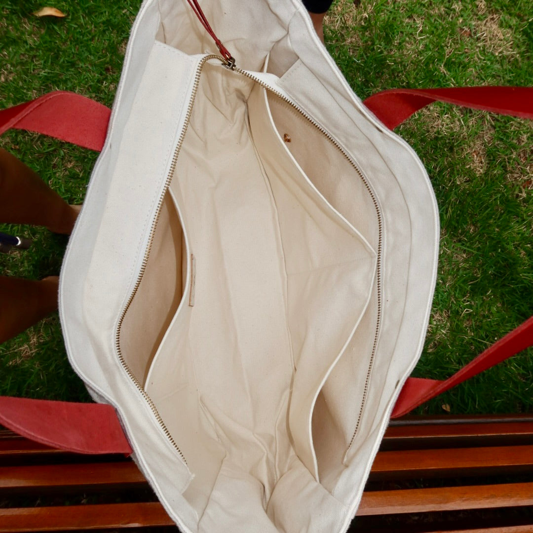 Bolsa Wallow Cinza com Alça de Couro Vermelha com Zíper