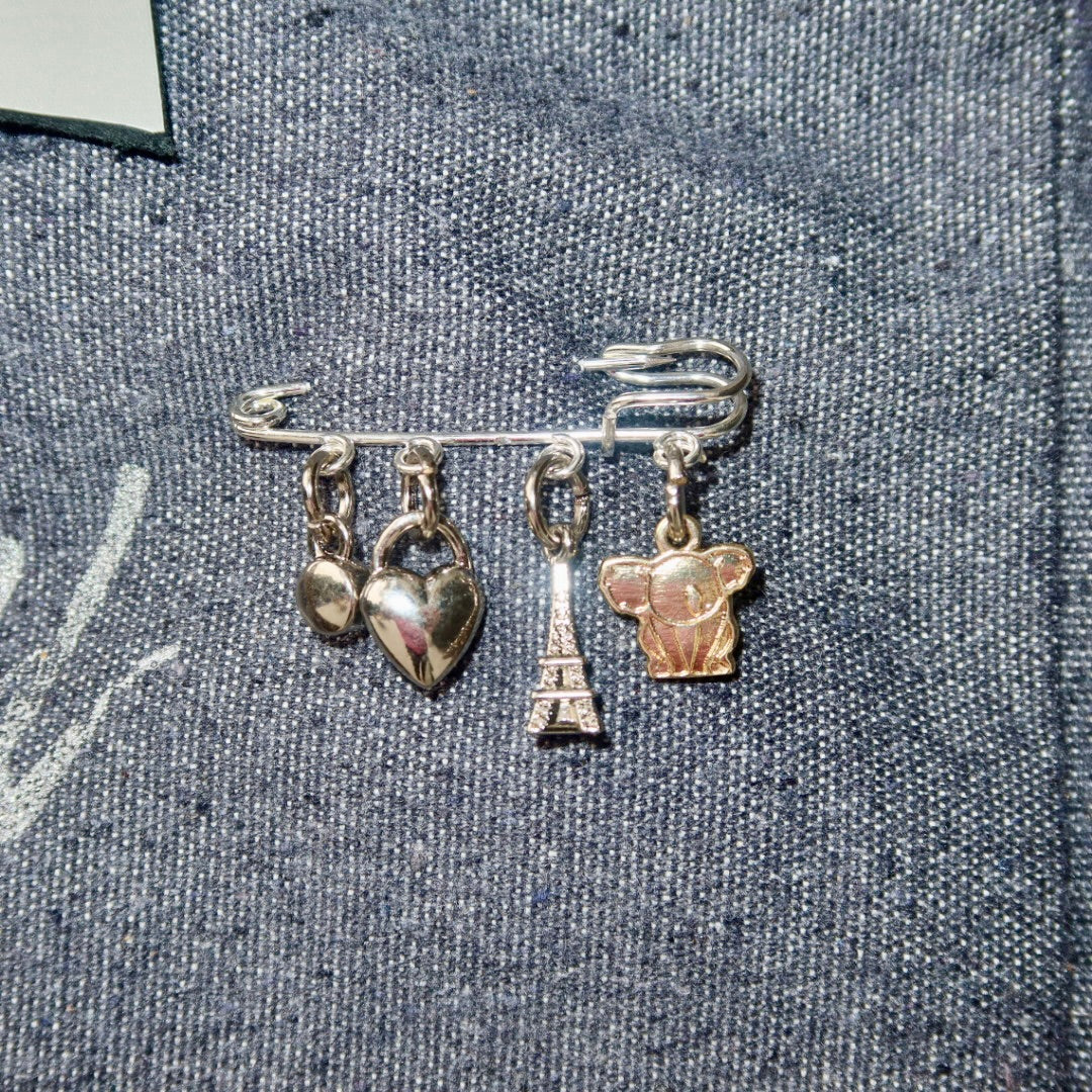 Bolsa Wallow Cinza com Alça de Couro Prata