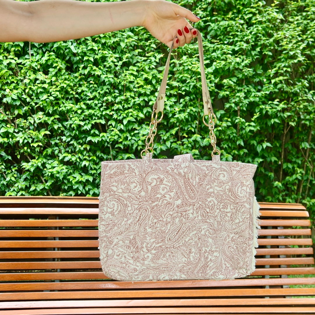 Bolsa Katrin Arabesque Terracota com Alças de Corrente e Couro Off White