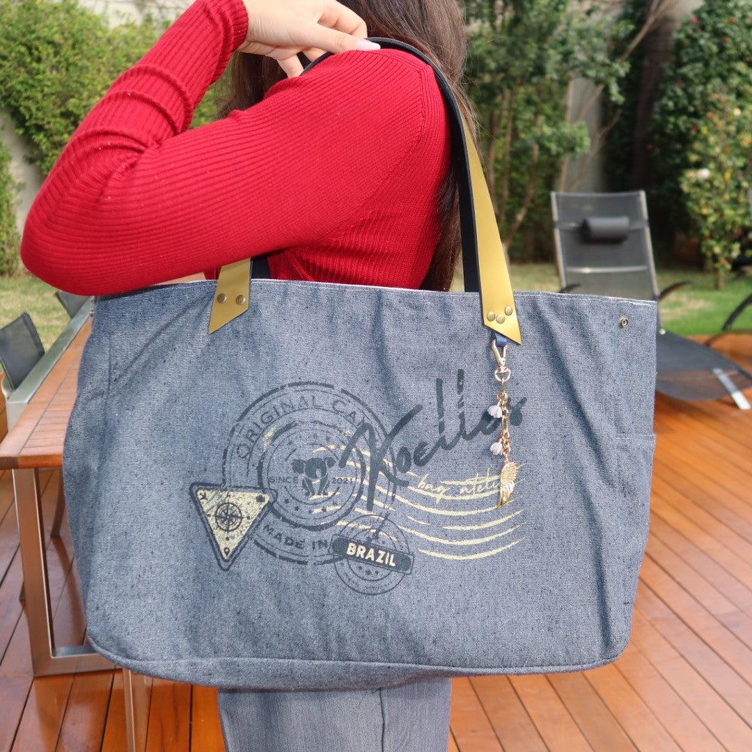 Bolsa Wallow Cinza com Alça de Couro Dourado