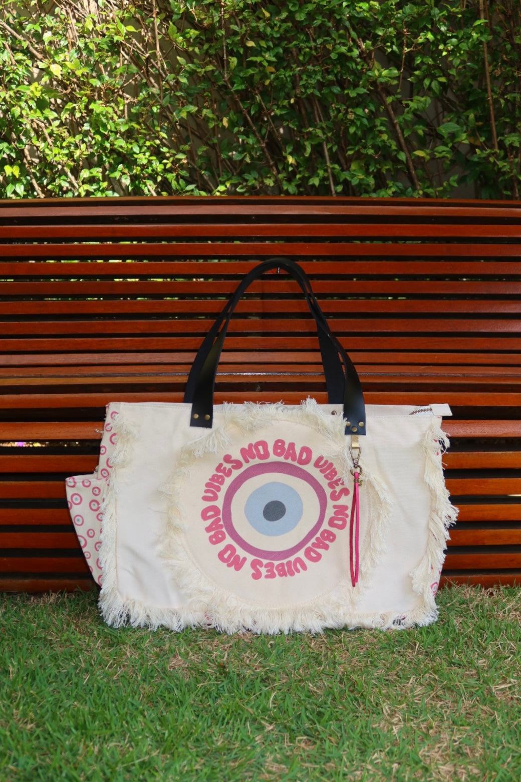 Bolsa Wallow Good Vibes Rosa com Alça de Couro Preto com Zíper