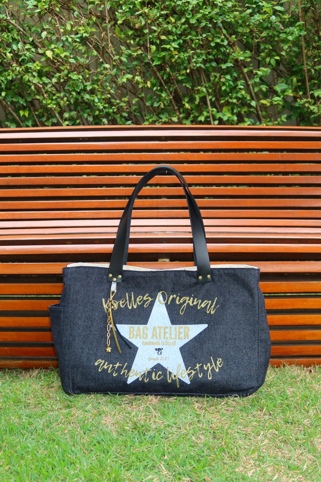 Bolsa Wallow Jeans Preto com Alça de Couro Preto