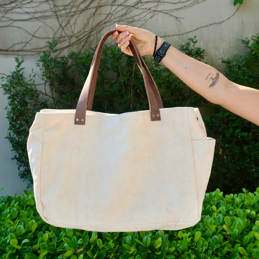 Bolsa Wallow Bege com Alça de Couro Marrom