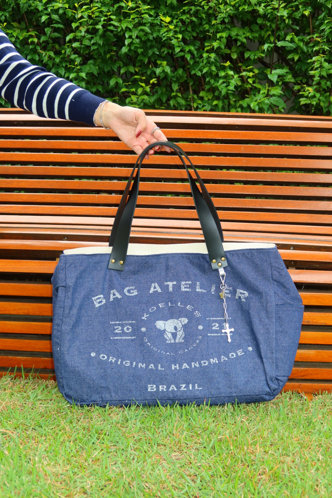 Bolsa Wallow Jeans com Alça de Couro Preto