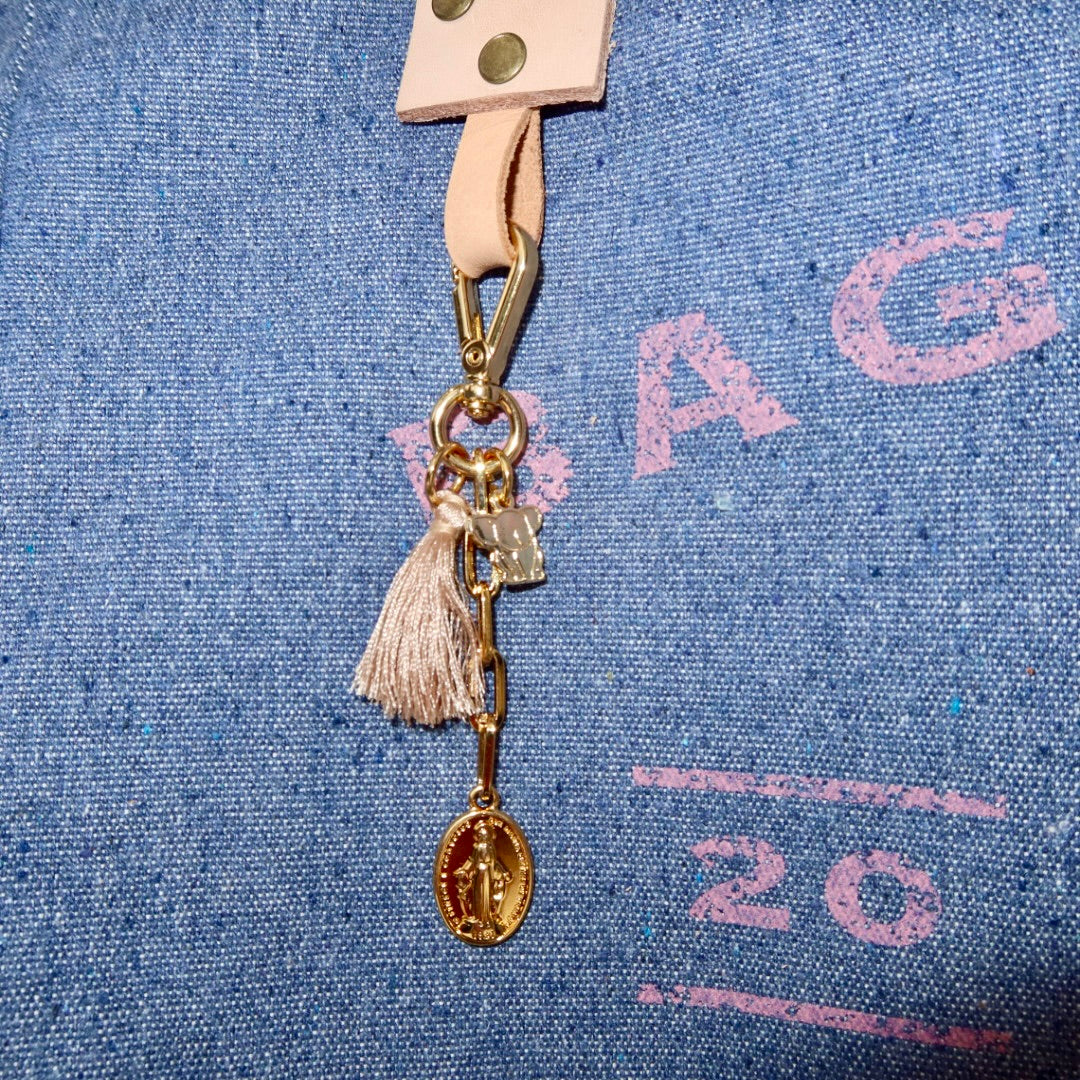 Bolsa Wallow Jeans Claro com Alça de Couro Pêssego