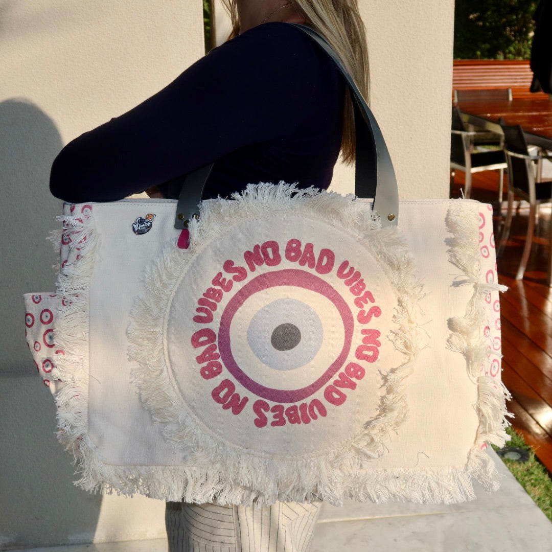 Bolsa Wallow Good Vibes Rosa com Alça de Couro Prata com Zíper