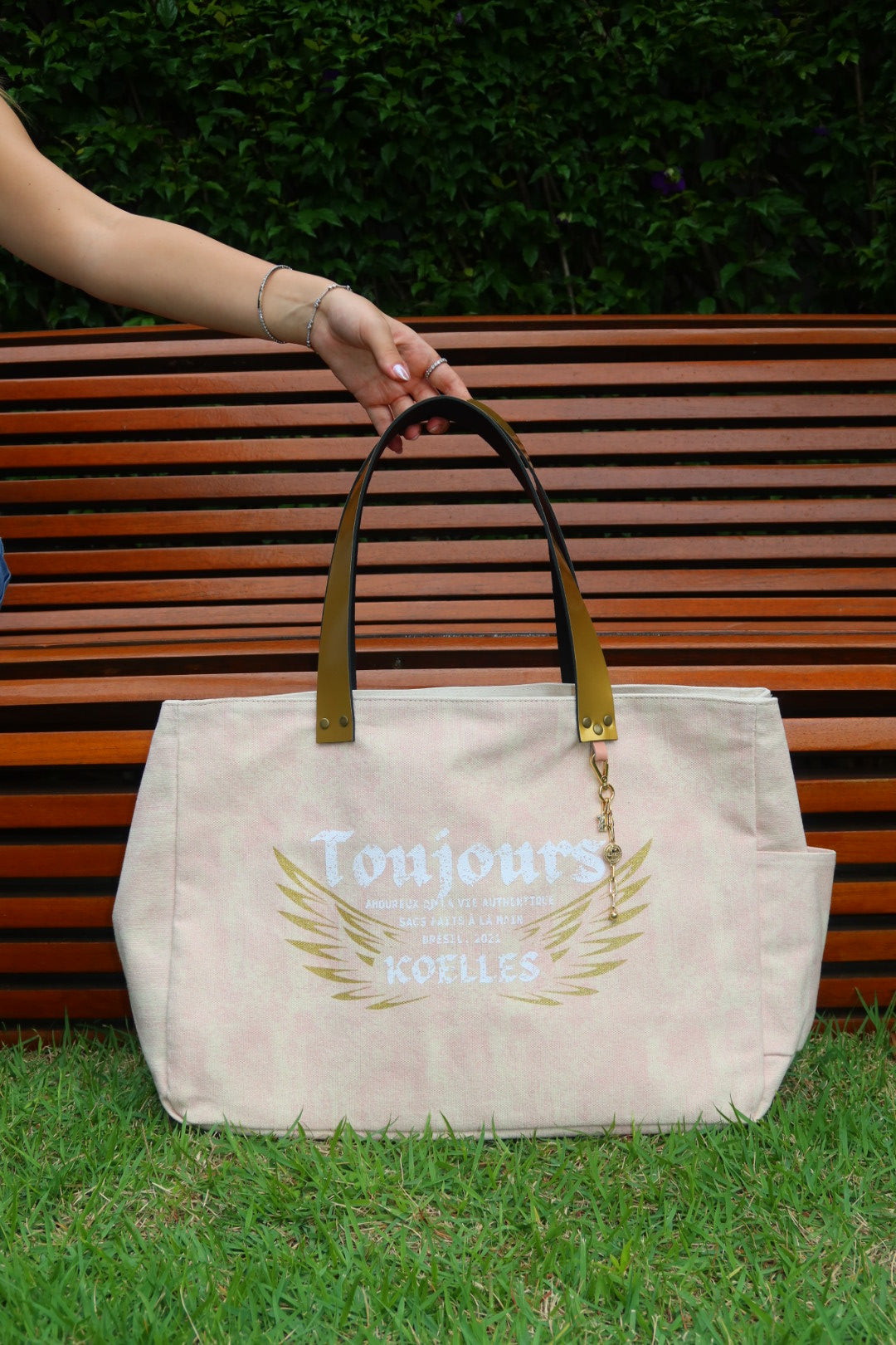 Bolsa Wallow Lilac com Alça de Couro Dourado