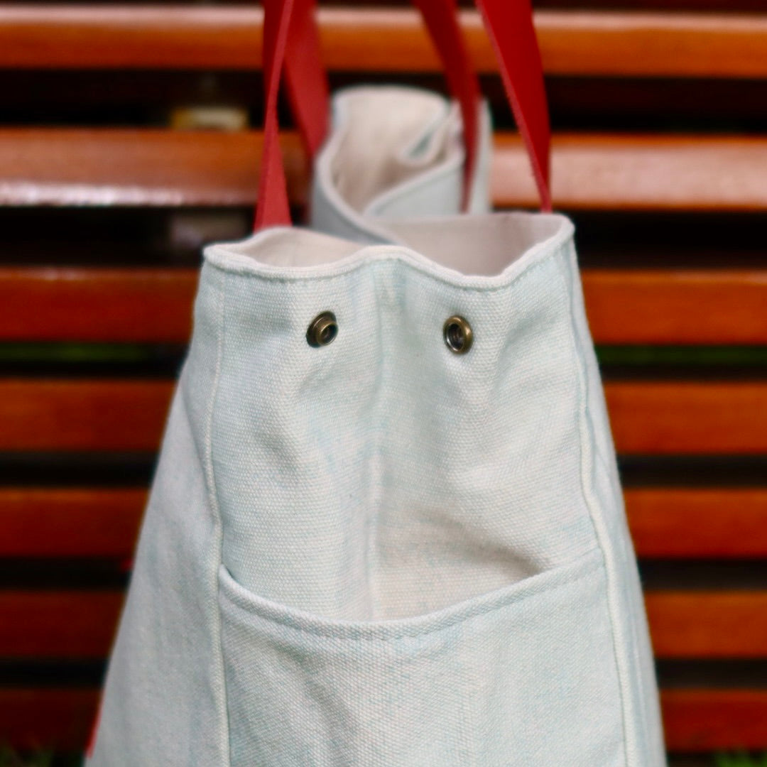 Bolsa Wallow Azul com Alça de Couro Vermelho