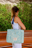 Bolsa Katrin Arabesque Turquesa com Alças de Corrente e Couro Marinho