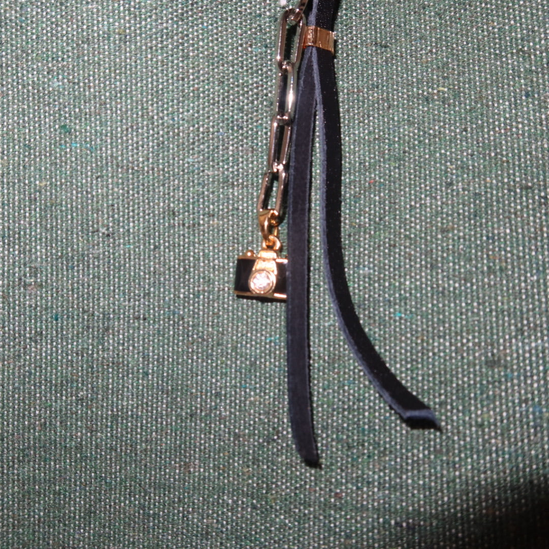 Bolsa Wallow Oliva com Alça de Couro Preto